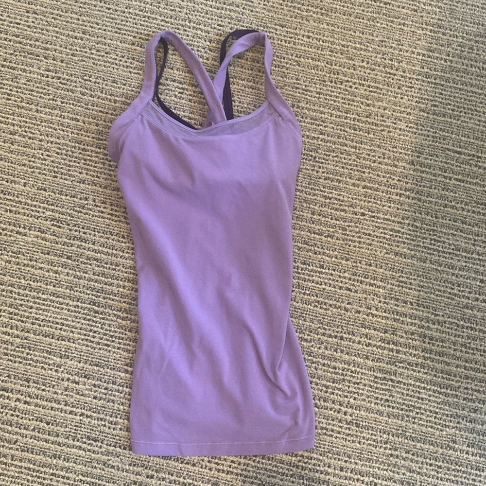Lululemon yoga top w/ribbon detail on back. No pads. Very good